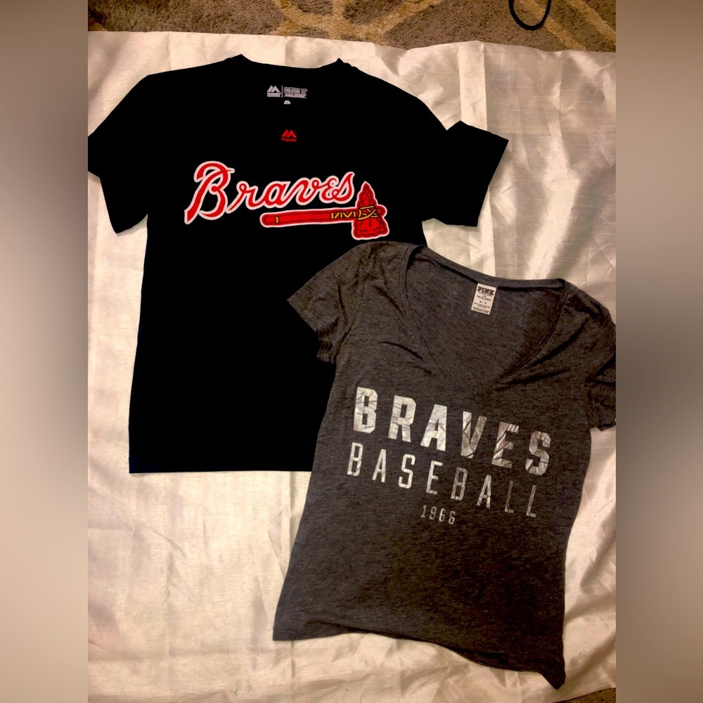 Womens Atl Braves Tshirt bundle size s &m both fit like m